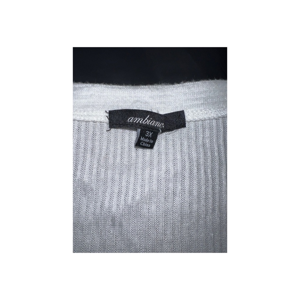 White Long Sleeve Top With Buttons -3XL - Picture 3 of 3